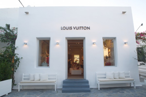 Louis Vuitton pop up in Mykonos! 😍😍😍 #ericasgirlyworld #luxuryshop